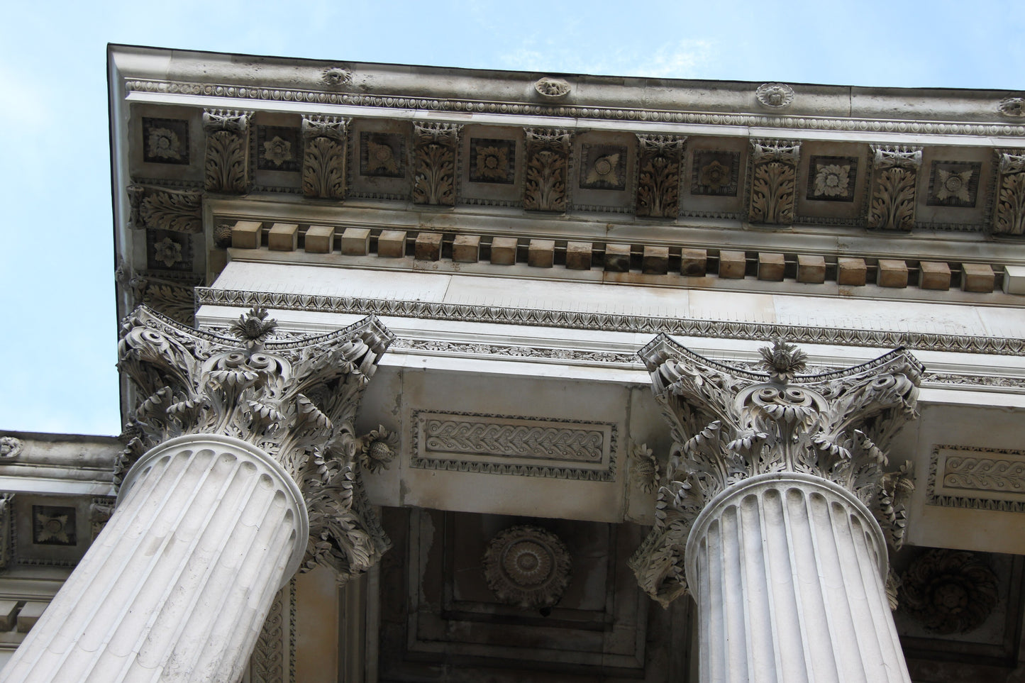 Wellington Arch at Hyde Park Corner, at the foot of Hamilton Place where the hotel stands, photographed by Cristian Bortes. This is the corner outside rather than the spa itself