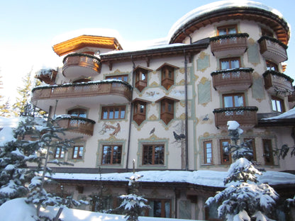 Les Airelles under snow in Courchevel 1850, the turreted Palace hotel home to Spa La Mer.