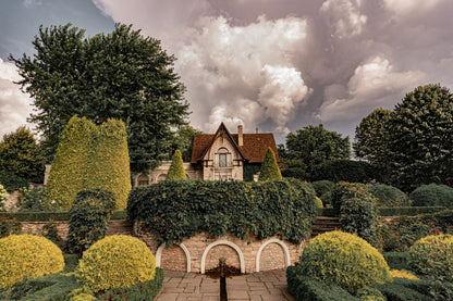 Clipped topiary and lawns in front of an English manor house, Aquarias Spa at Whatley Manor