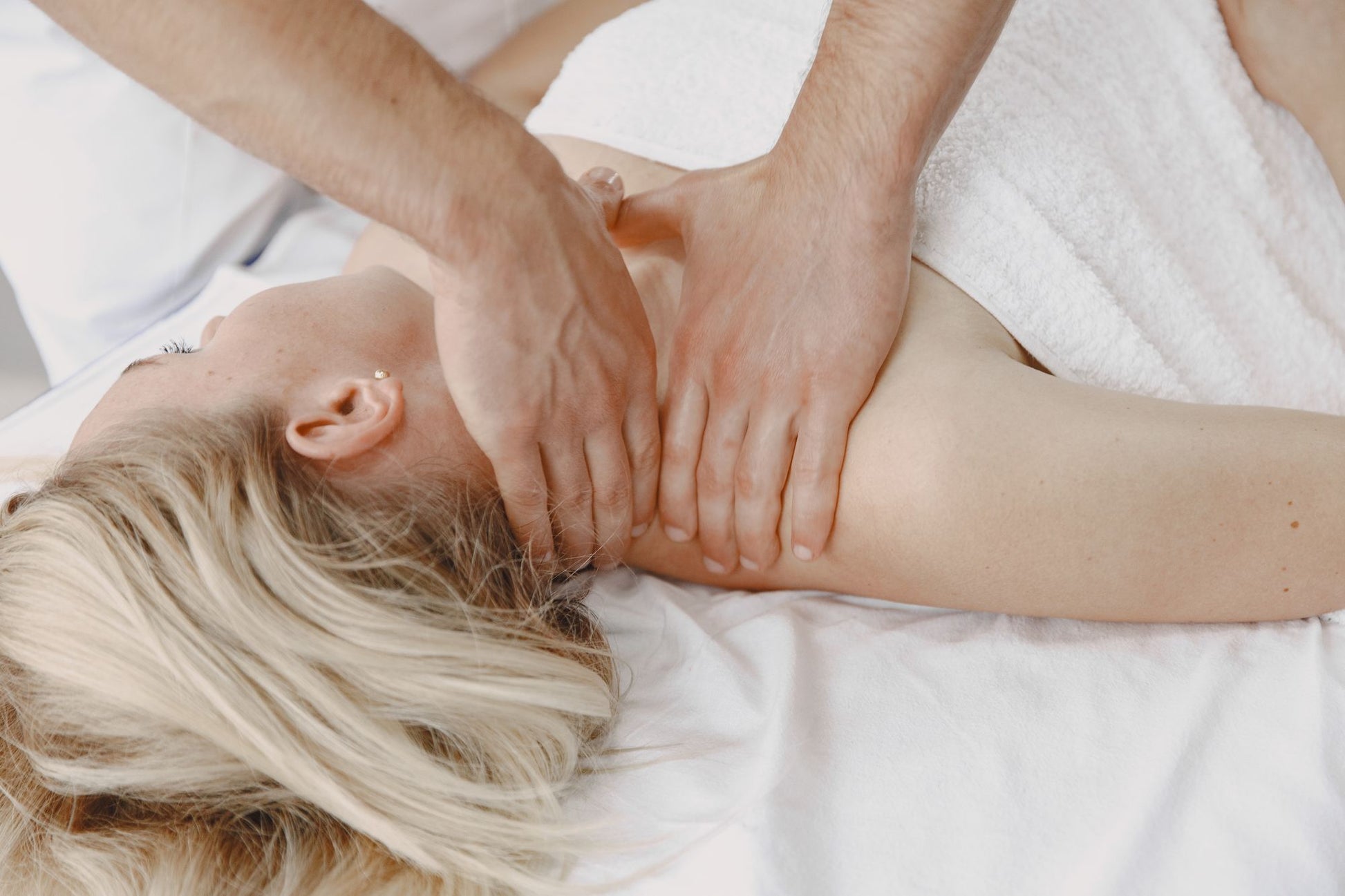 Slow work through the neck and shoulders on a treatment table, the resident osteopathy and physiotherapy at The Bvlgari Spa, Knightsbridge